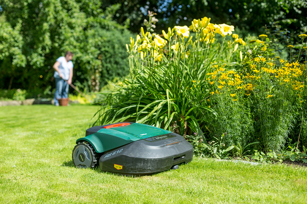 Azet Plen Gjødsel er spesielt godt egnet på plener som klippes med robotklipper, for mikroorganismene den inneholder bryter raskt ned avklippet. Azet Plen Gjødsel er spesielt godt egnet på plener som klippes med robotklipper, for mikroorganismene den inneholder bryter raskt ned avklippet.